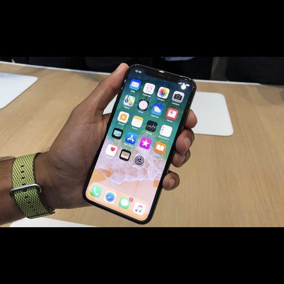 iPhone X - Picture 3 of 4